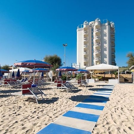 Hotel Nuovo Diana Сенигалия Екстериор снимка