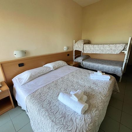 Hotel Nuovo Diana Сенигалия Екстериор снимка
