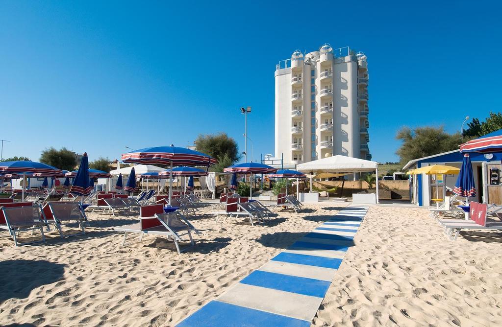 Hotel Nuovo Diana Сенигалия Екстериор снимка
