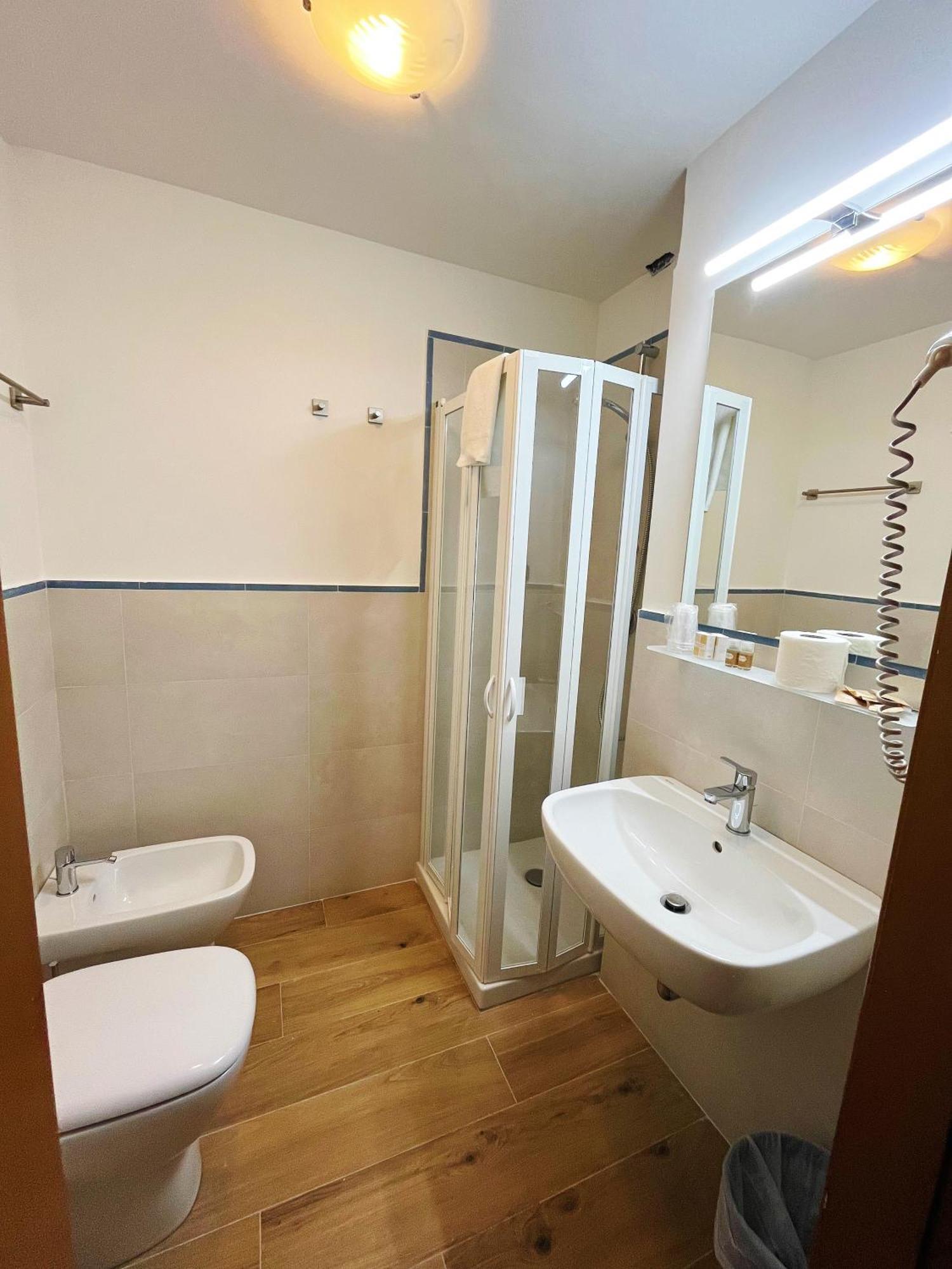 Hotel Nuovo Diana Сенигалия Екстериор снимка